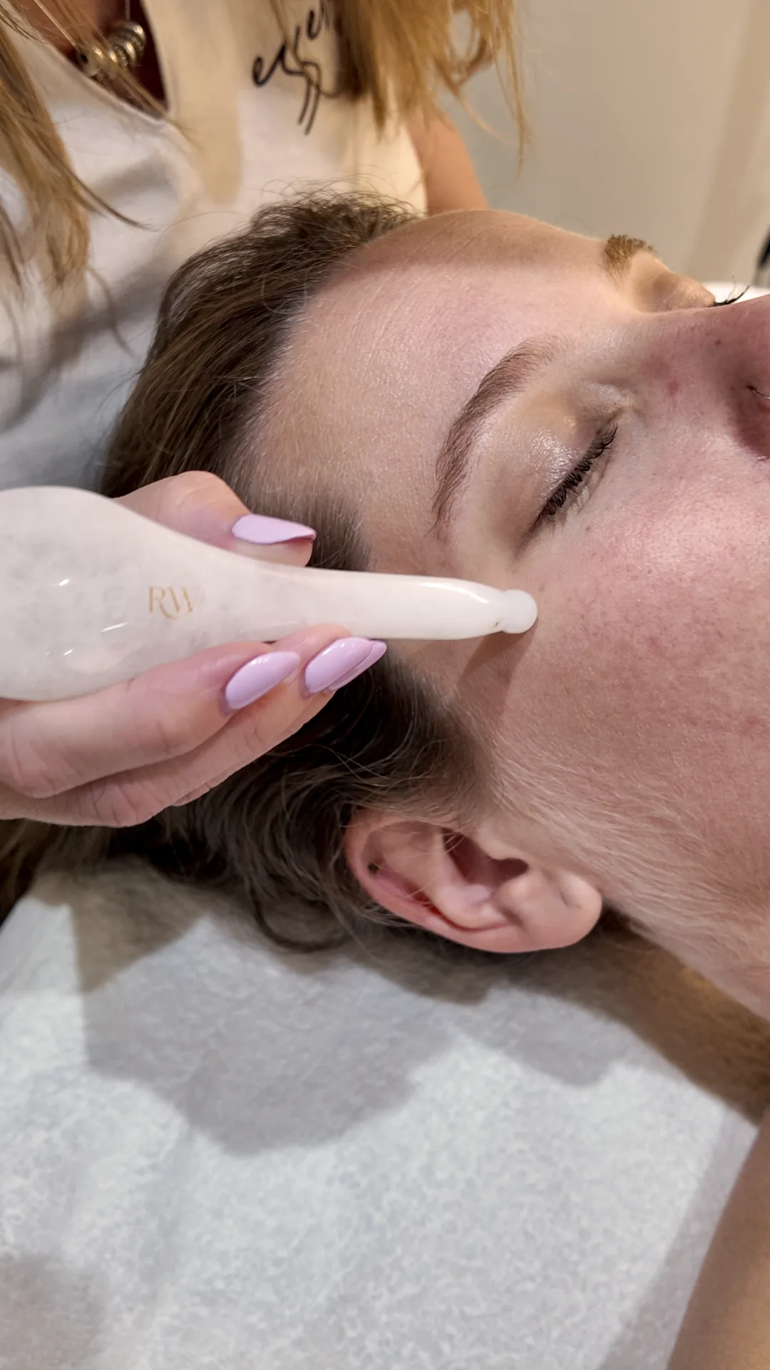 Llum i Vitalitat Facial amb Gua-sha a Essència Borges